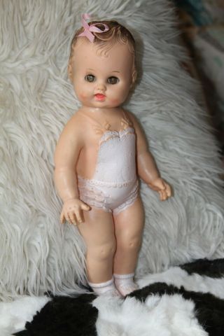 Vintage 1950s Sun Rubber CO 1956 Baby Girl Doll Molded Outfit & Kewpie Hair 13 