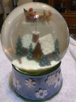 Santa Flying over Winter Village Rotating Musical Snow Globe RARE 3