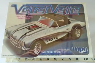 1/25 Scale Vintage 1981 Mpc Model Car Kit 1957 Chev Corvette Velvet Vette