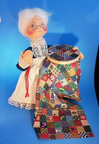 Vintage Annalee Christmas Mrs.  Santa Quilter 13” Collectible Doll