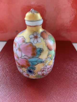 ANTIQUE VINTAGE CHINESE YELLOW PINK FLORAL PAINTED SNUFF PERFUME BOTTLE LID 3