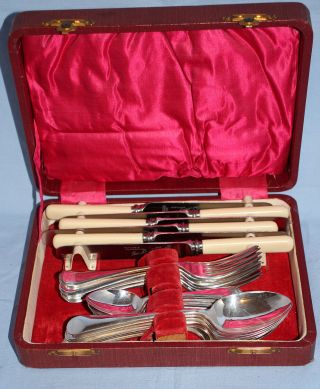 Vintage Cased 6 Place Setting Silver Plated & Stainless Steel Cutlery Set