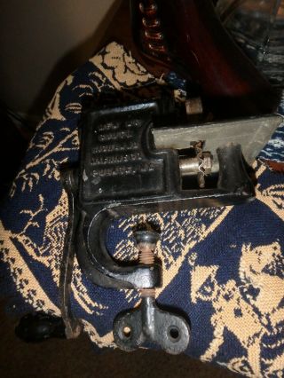 Old Antique Fabric Pinking Cutter