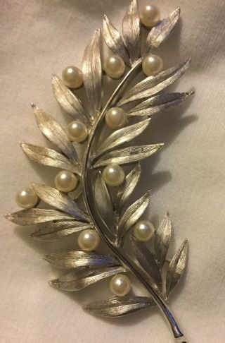 VTG Crown Trifari LEAF Faux Pearls Brushed Silver BROOCH Pin RARE ' 50s 2