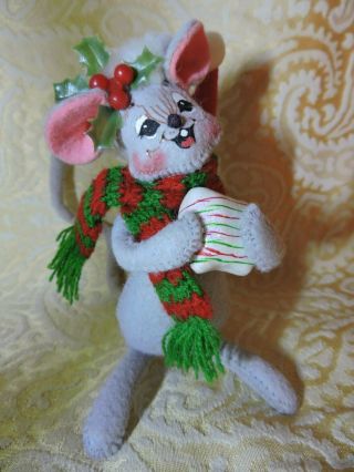 Vintage 2002 Annalee 5 " Christmas Mouse Doll Holding Piece Of Candy Cute
