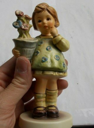 RARE Vintage Hummel Goebel Figurine 5.  75 