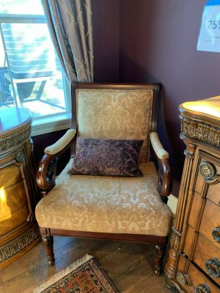 Wy1025: Large Clothe And Wood Sitting Room Chair Local Pickup