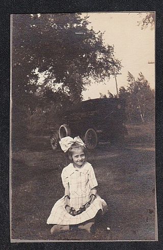 Antique Vintage Photograph Little Girl W Bow In Hair - Braces On Arms