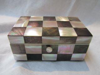 Fine Antique Mother Of Pearl Trinket Box Chequered Harlequin Push Button 1900 