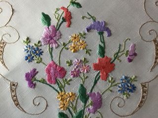 Stunning Large Vintage Linen Hand Embroidered Tablecloth Sweet Peas & Daisies