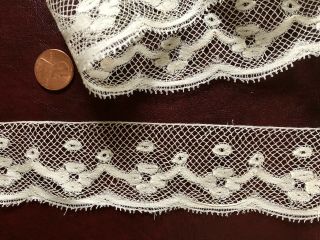 Vintage handmade Valenciennes bobbin lace edging floral swag design 2