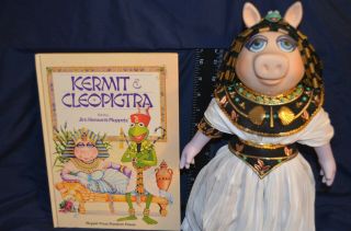 Rare Vintage Limited 1983 Miss Piggy Cleopigtra Cleopatra Porcelain Doll W Book