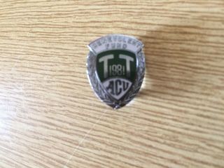 Rare 1981 Isle Of Man Tt Motorcycle Races Official Benevolent Fund Pin Badge