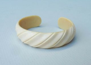 Rare Antique Chinese Carved Cuff Bracelet in Cow Bone,  for a Small Wrist 2