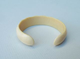 Rare Antique Chinese Carved Cuff Bracelet in Cow Bone,  for a Small Wrist 3