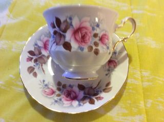 Queen Anne Footed Teacup and Saucer Pink Roses Gold Trim Vintage England 2