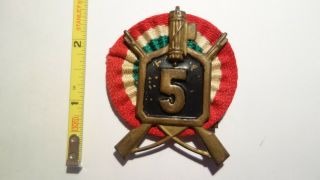 Extremely Rare Wwii Italian 5th Infantry Pitch Helmet Cap Device.  Rare