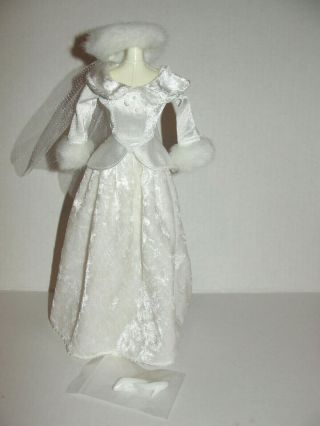 Barbie Fashion Avenue Bridal Outfit Winter Fur Snowflake Wedding Dress 1996