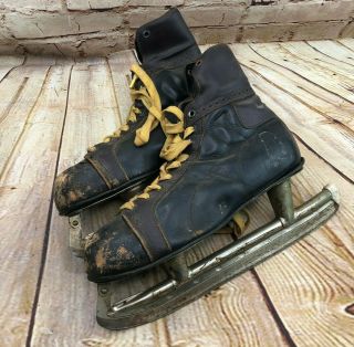 Vtg Bauer Mens Ice Skates Black & Brown Leather Farmhouse Decor Christmas Decor