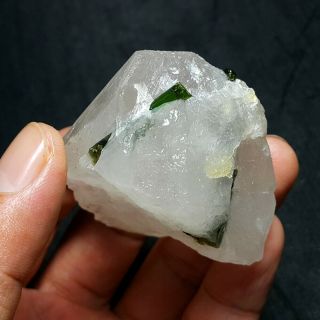 Rare 88.  8 G Natural Green Tourmaline Crystals Rough Stone Specimen A168