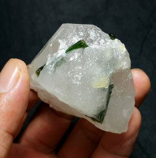 RARE 88.  8 g Natural Green Tourmaline crystals Rough Stone Specimen A168 2