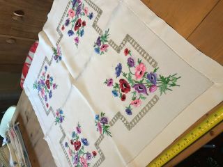 STUNNING VINTAGE IRISH LINEN HAND EMBROIDERED TABLECLOTH GORGEOUS FLORALS 3