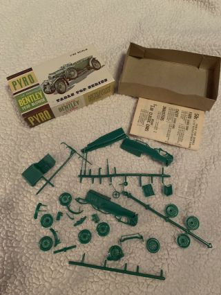 Pyro Table Top Series Le Mans Bentley 1930 Blower Car Model Kit 1/32 Scale