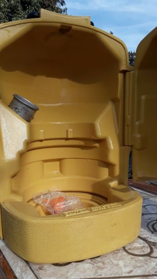 Vintage Coleman Yellow Lantern Hard Carry Case Clam Shell w/ funnel 2
