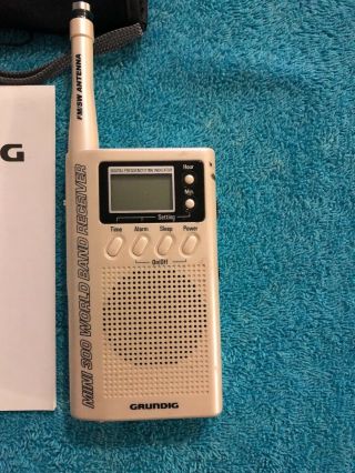 RARE White GRUNDIG Mini 300 World Band Receiver AM/FM/SW Radio W Case Headphone 2