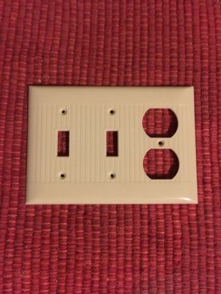 Vintage Mid - Century Sierra Ivory Ribbed Bakelite Double Lightswitch/outlet Cover