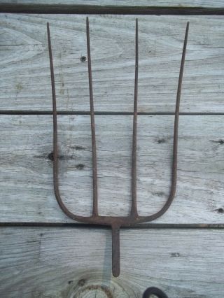 Vintage Rustic Pitch Fork Head 4 Tine Farm Barn Hay Tool Hanger Hooks Patina