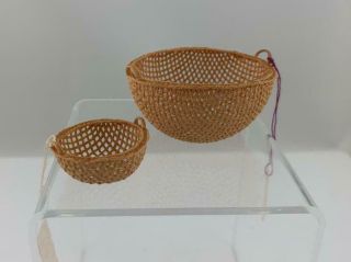 (2) Vtg Roberta Partridge (attr. ) 1:12 Dollhouse Miniature Woven Straw Baskets