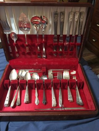 Wm Rogers Extra Plate 61 Piece Silverware Set In Wooden Box