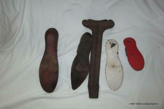 Vtg Antique Cast Iron Set Of Warranted Cobbler Shoe Molds And Stand Red White