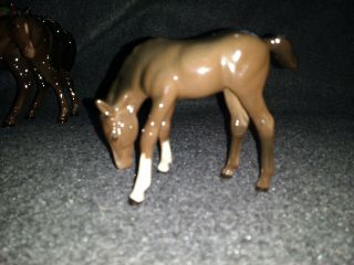 Rare Beswick England Brown Foal Grazing Horse Figurine 3.  5 " X 5 "