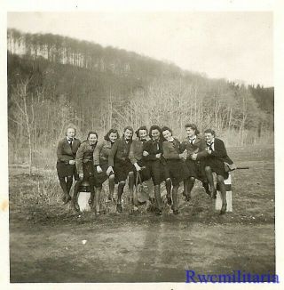 Rare: German Uniformed Bdm Girls Truppe Posed In Field For Pic