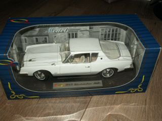 Signature Models 1963 Studebaker Avanti Diecast Car 1:18 Rare White