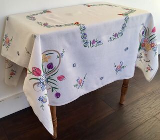 Vintage Hand Embroidered Linen Tablecloth Basket Spring Flowers Tulips Daffodils