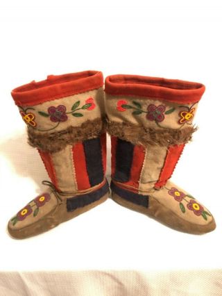 Antique Vintage Native American Beaded Moccasin Boots - Fur - Glass Beads - Felt 2
