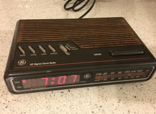Vintage Ge Digital Alarm Clock Radio