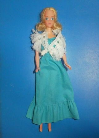 Vintage Barbie Doll - Mod Era 9217 Barbie Deluxe Quick Curl Doll