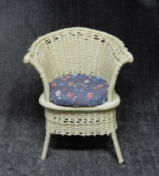 Vintage White Wicker Chair 2 - Artisan Dollhouse Miniature 1:12