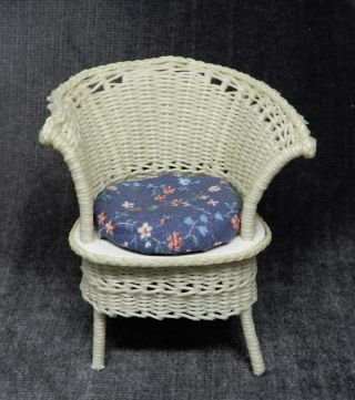 Vintage White Wicker Chair 1 - Artisan Dollhouse Miniature 1:12