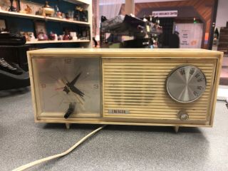 Emerson Vintage Model 31l57a Alarm Radio Clock