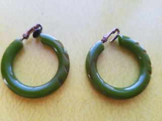 Vintage 1950s Olive Green And Brown Carved Bakelite Hoop Clip Earrings Rare