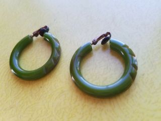 Vintage 1950s Olive Green and Brown Carved Bakelite Hoop Clip Earrings RARE 3
