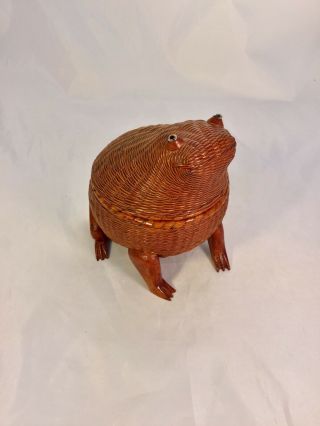Rare Vintage Mid - Century Modern Chinese Woven Frog Basket Large Size