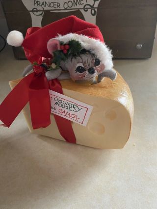 1992 Christmas Annalee Doll - Country Mouse In Wedge Of Cheese
