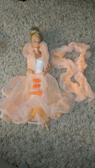 Vintage Peaches And Cream Barbie With 2 Boas,  Hair Clips,  Dress,  Comb
