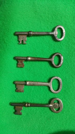 4 Vintage/antique Skeleton Keys